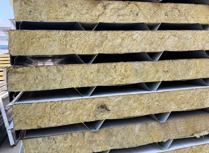 岩棉夾（jiá）芯板廠家.jpg